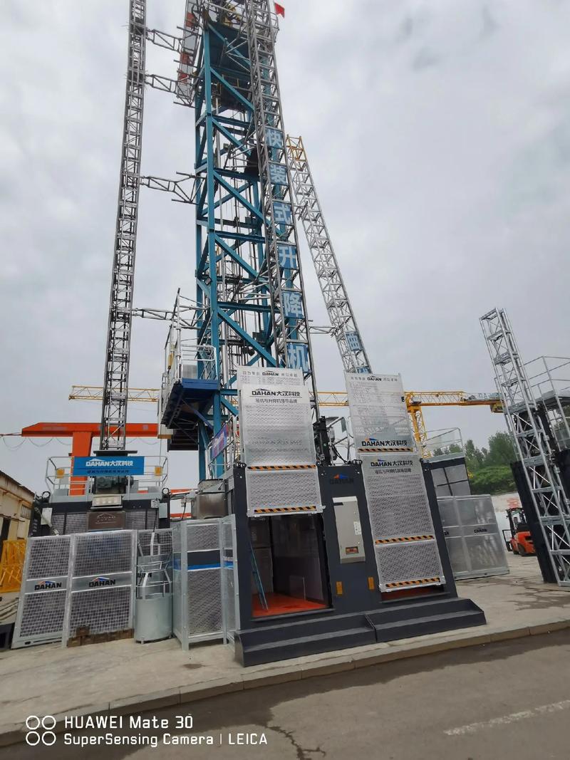 電梯、物料機與塔機租賃在工程建設中的關鍵作用
